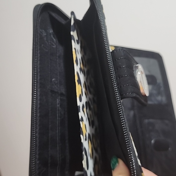 Vera Bradley Black Quilted Turn-Lock Wallet - Picture 4 of 7